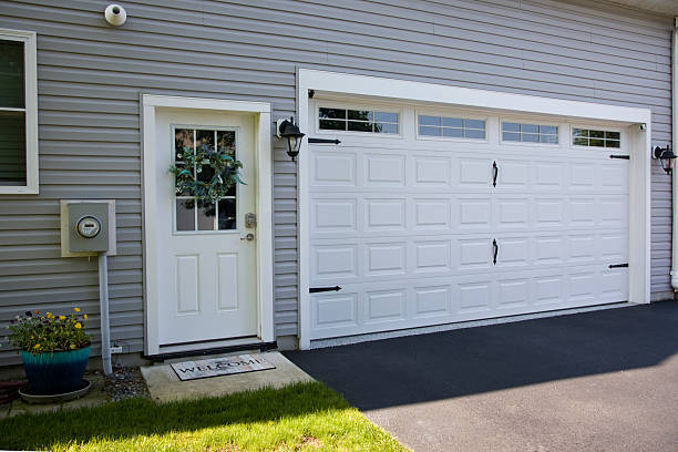 24/7 Emergency Garage Door Panel Replacement experts in Colonial Heights, TN